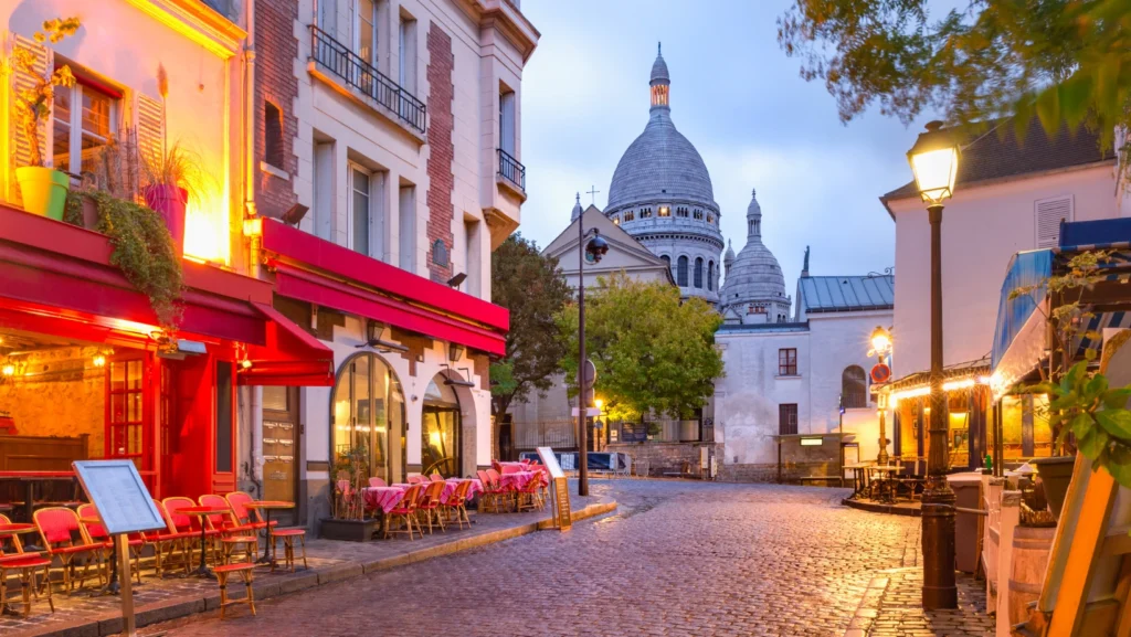 Iconic romantic atmosphere in the streets of Paris as a must-see attraction in the city.