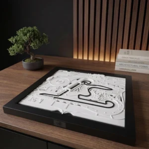 3d-model-okruh-sanghaj-f1-ramcek 3D model okruhu v Šanghaji v čiernom ráme na drevenej komode s bonsajom